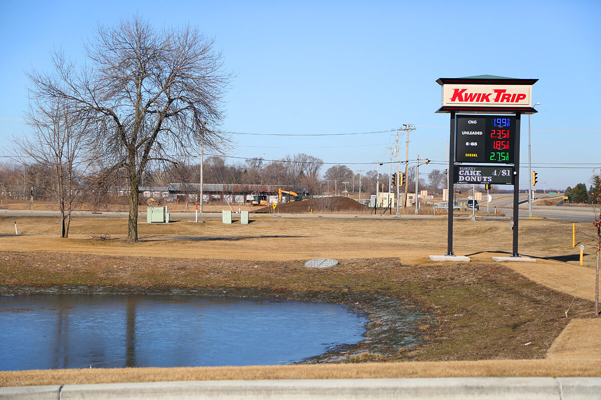 hwy51-11-Janesville-Self-Storage-Rental-Units-near-Kwik-Trip-Gas-Station2